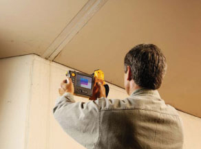 Fluke Corporation Выявление проблем в зданиях с помощью тепловидения